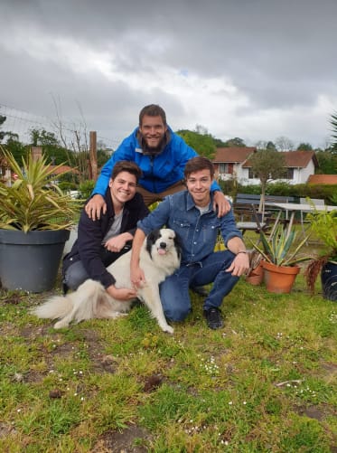 Chaque étape est une rencontre. Ici à Biarritz. Content