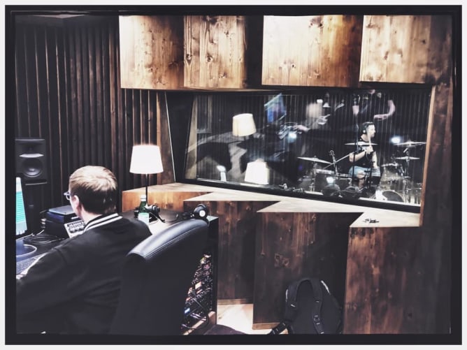 Schlagzeugaufnahmen im Tonstudio Chur