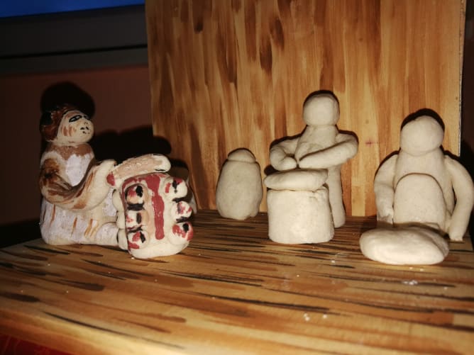 Das sind die ersten Tonfiguren einer ägyptischen Bäckerei, z.T. noch unbemalt. Sie stammen von Lukas Christian Uhlir. Content