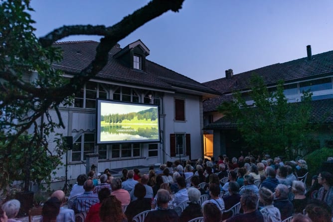 über 300 BesucherInnen an der Premiere in Rüeggisberg