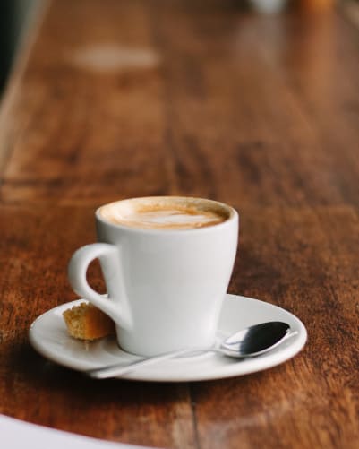 Für den Preis dieses Kaffees kannst du 30 Menschen erreichen,