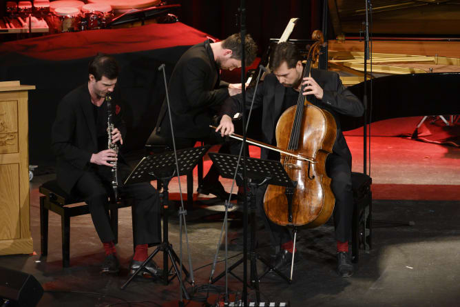 Trio Eclipse in Kaufleuten Content
