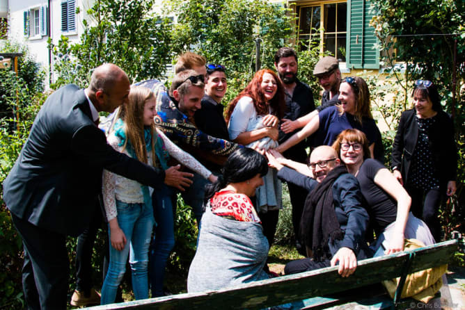 Crew von SO ES PUFF freut sich! Content