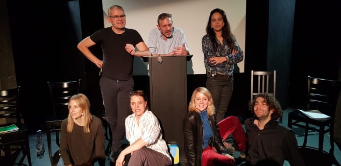 Die Lesung mit der Maus: Abgangstext (Foto by Mia Senn) Content