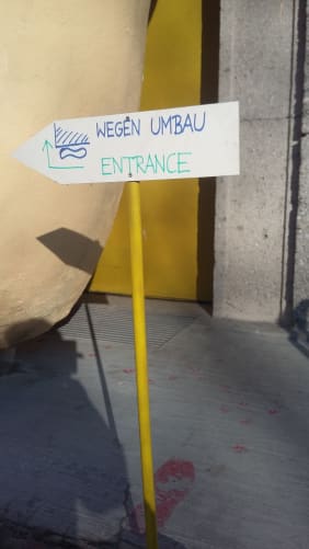Verlegung des Einganges Content