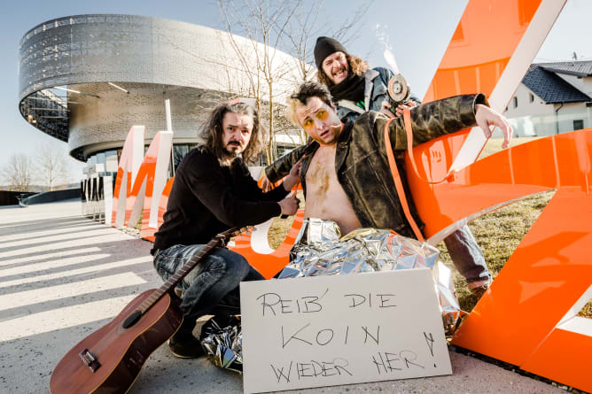 In letzter Sekunde befreit! Content
