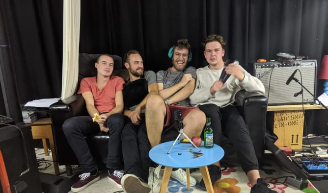 FLAT (Musikalische Unterstützung) Content