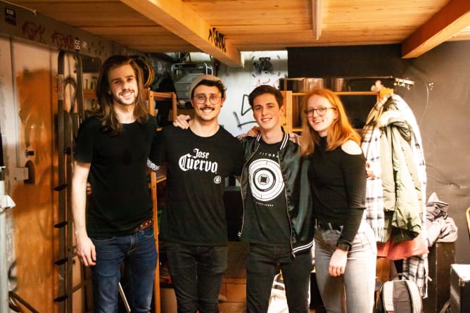 Yvo (Gitarre), Sandro (Drums), Joel (Bass), Grace (Vocals)