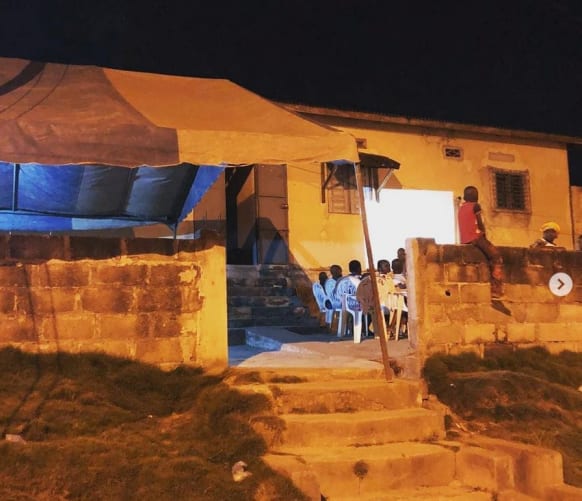 Le ciné-club aura lieu dans une cour à ciel ouvert