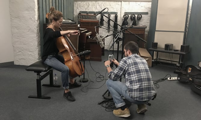 Enregistrement du Violoncelle © Kevin Queille Content
