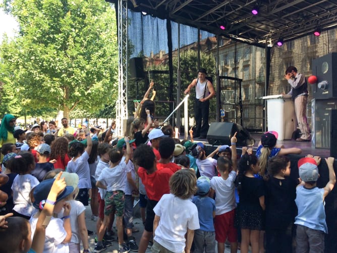 Un spectacle tout public qui va plaire aux enfants Content