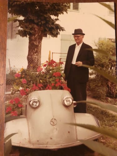 Der schwarzbrennende Opa von Roger mit seinem Messerschmitt Content
