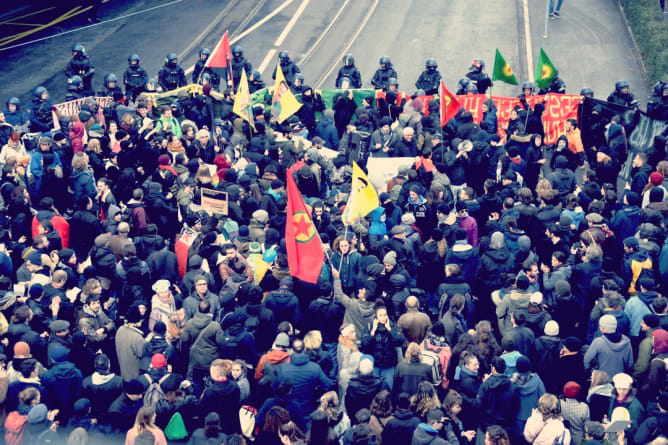Eine breite Demonstration ruft «Basel Nazifrei».