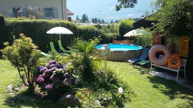 Unser Garten mit kleinem Pool Content