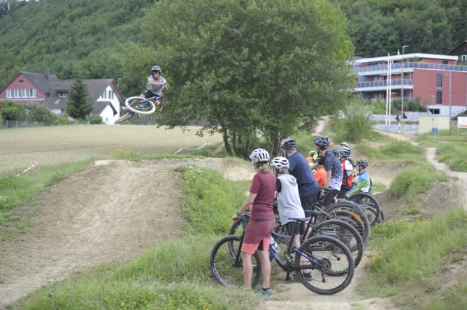 Biketrick-Künstler Vitor Büchli auf Besuch im Bikepark