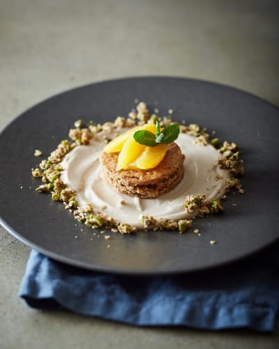 Amaretto-Biskuit auf Mocca-Crème & Orangen