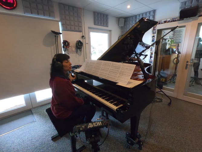 Marcia Dipold, piano