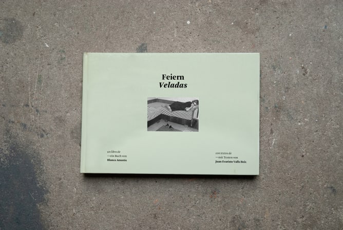 The book / El libro