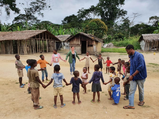 Doumassi village and Baka children