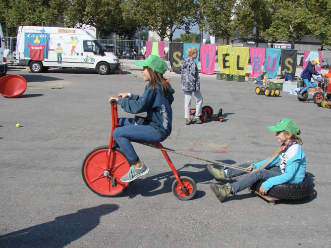 Artistenrad und Pneurolli in Aktion