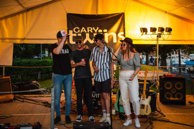 Happy nach einem erfolgreichen Gig in Hilterfingen