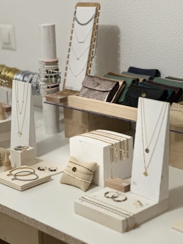Une partie de la boutique à Neyruz