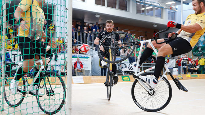 Boden für Radsporthalle