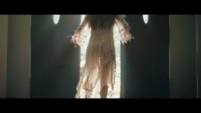 Musikvideo &laquo;S H I N I N G&raquo; - WeMakeIt