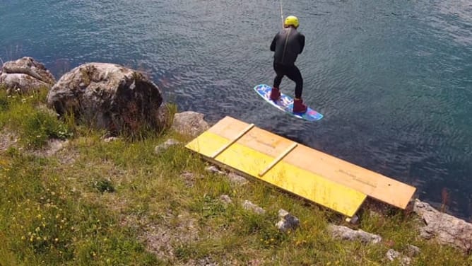 WAKE-UP GSTAAD_ Wakeboarden in den Bergen