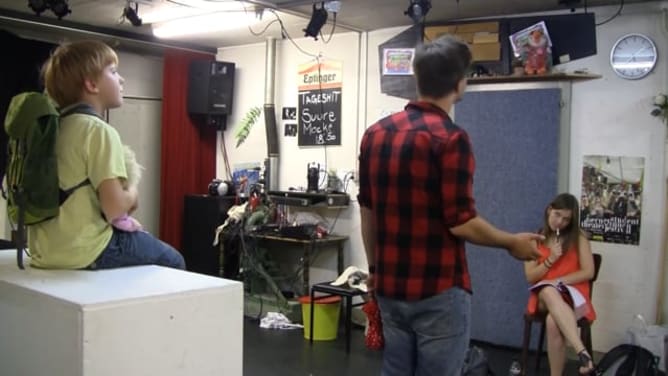 video Junge-Theaterfabrik-Bern Buecherwuerfel