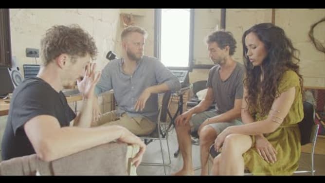Crowdfunding New Album Meira Loom