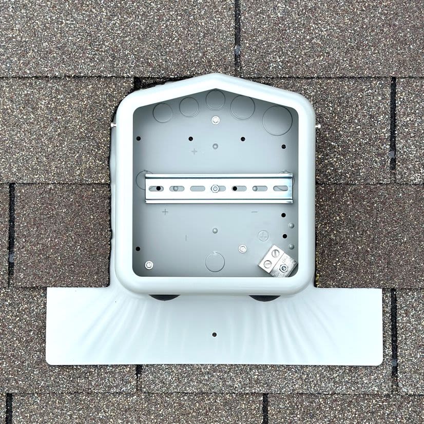 SolaDeck 0799-2G, 600V Flashed Combiner/Passthrough Box for Comp/Cedar Shake Roofs