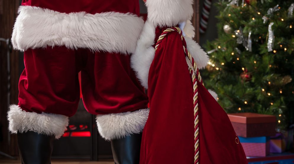SANTA (RE)IMAGINED SANTA (RE)IMAGINED