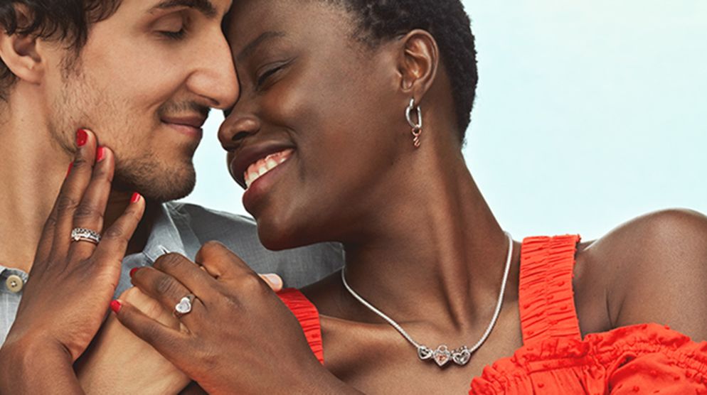 Valentine's Day Gift Sets That Sparkle Valentine's Day Gift Sets That Sparkle