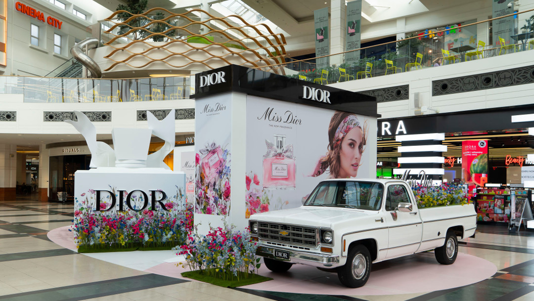 Miss Dior #WakeUpForLove Miss Dior #WakeUpForLove