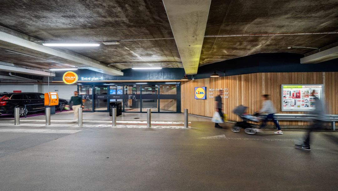 Byggarbete på parkeringen Byggarbete på parkeringen