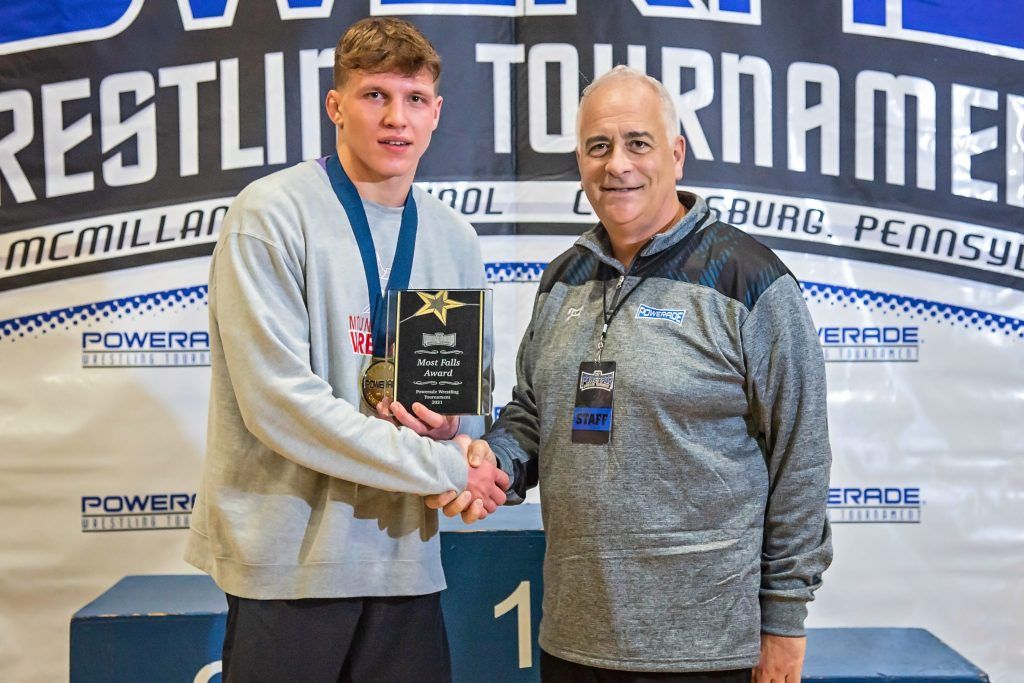 Hohman, Pitzer each capture first Powerade Wrestling Titles