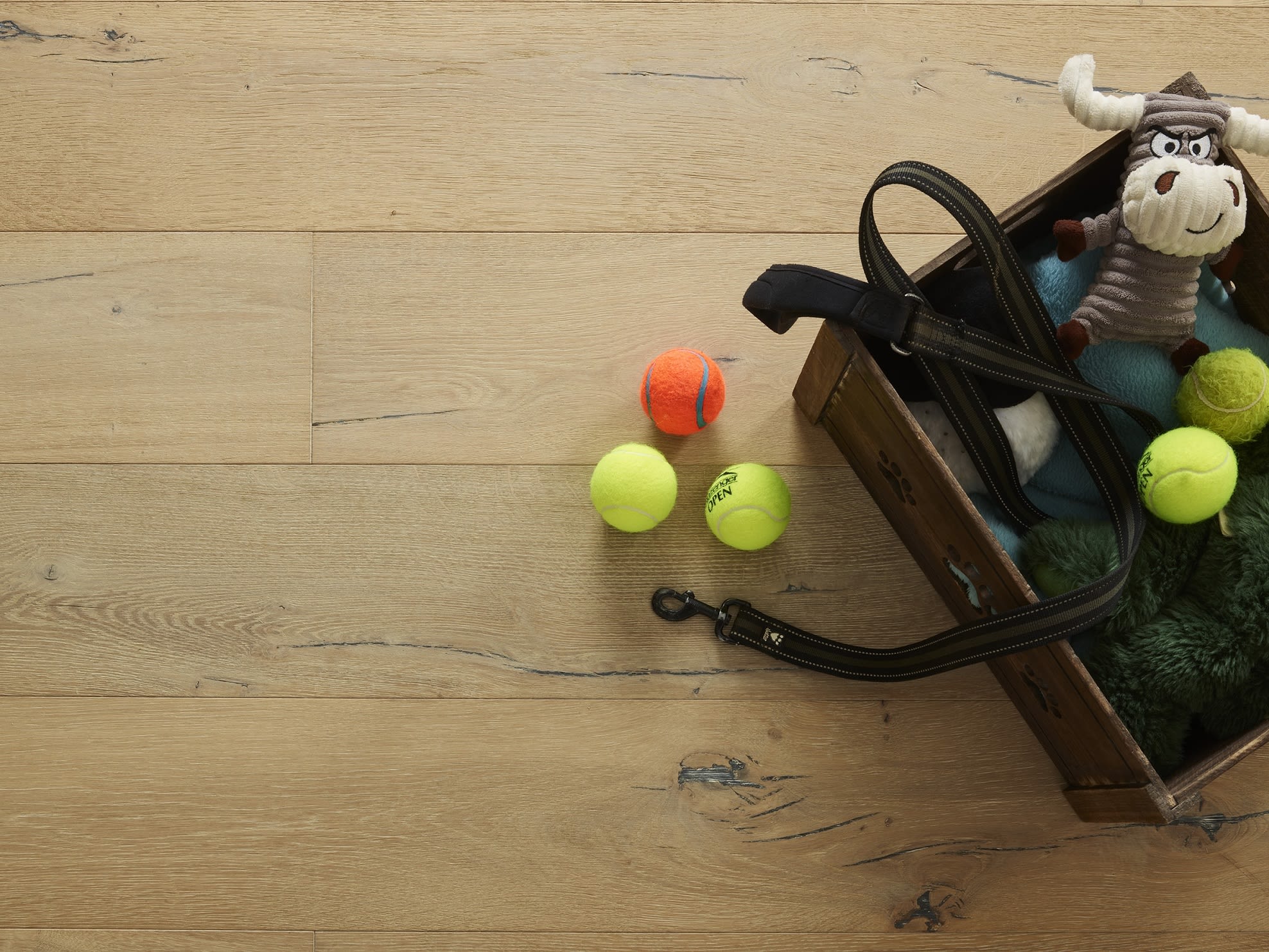 Brechin Oak Brushed Rustic Lime Dual-Width Engineered Hardwood Flooring - Image 4