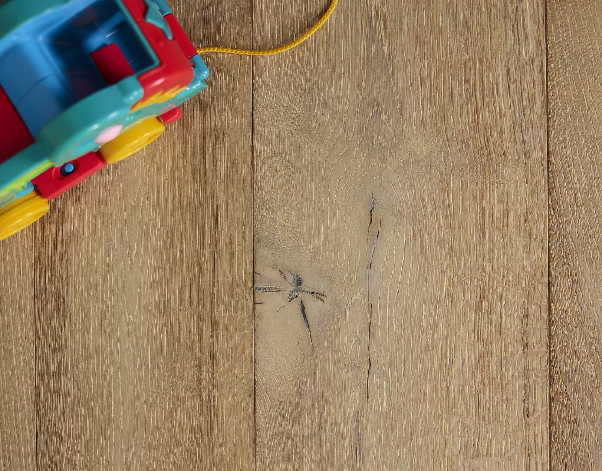 Oban Oak Brushed Pearl Grey Stained Dual-Width Engineered Hardwood Flooring - Image 3