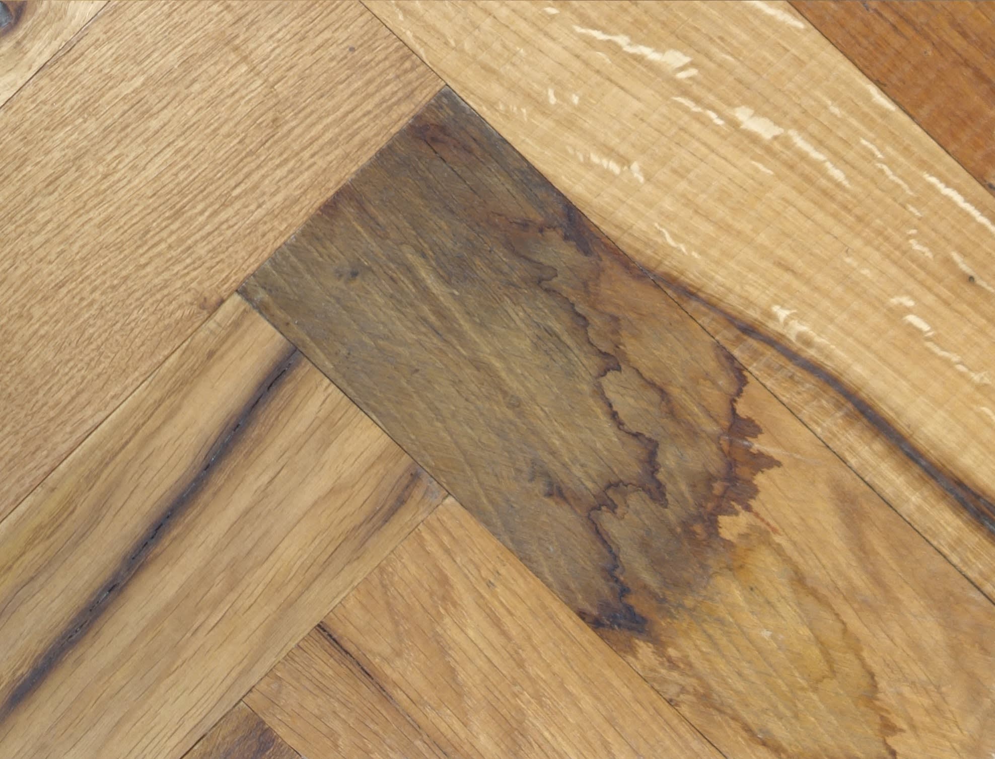 Cathedral Oak Hardwax Oiled Reclaimed Herringbone Parquet Engineered Hardwood Flooring - Image 2