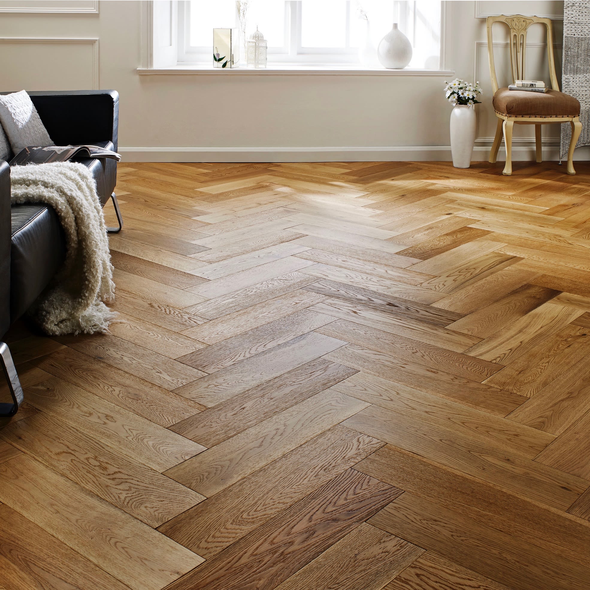 Brushed Natural Oak UV-Oiled Herringbone Engineered Parquet Block - Image 2