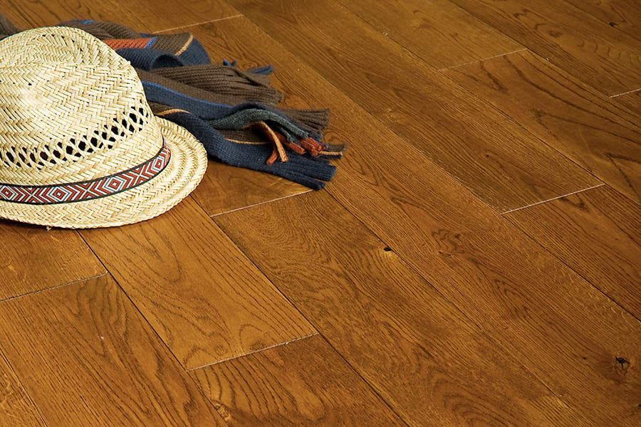 Golden Oak Brushed UV Oiled Engineered Hardwood Flooring - Image 2