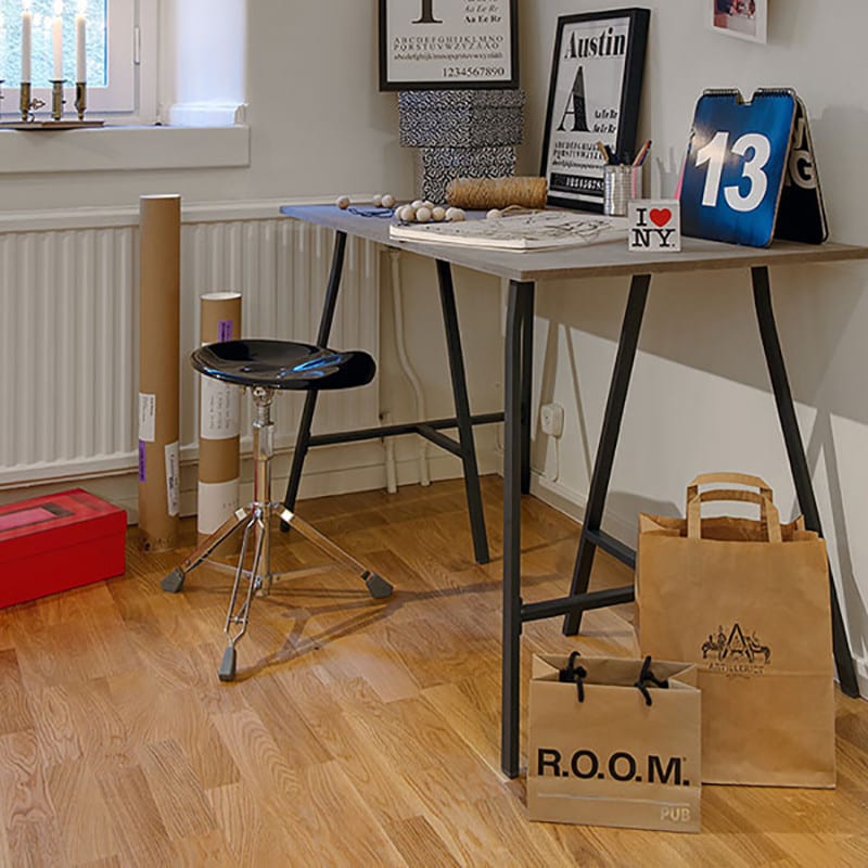 18mm Solid Oak Flooring - 90mm Lacquered - Image 2