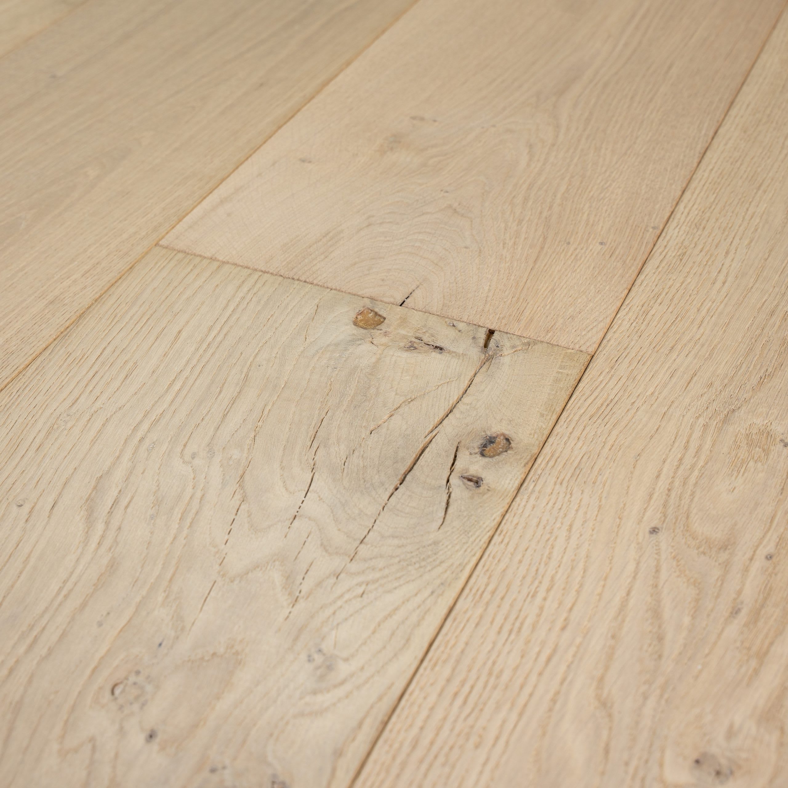 Doune Rustic Oak Brushed & Matt Lacquered Hardwood Engineered Wood Flooring - Image 8