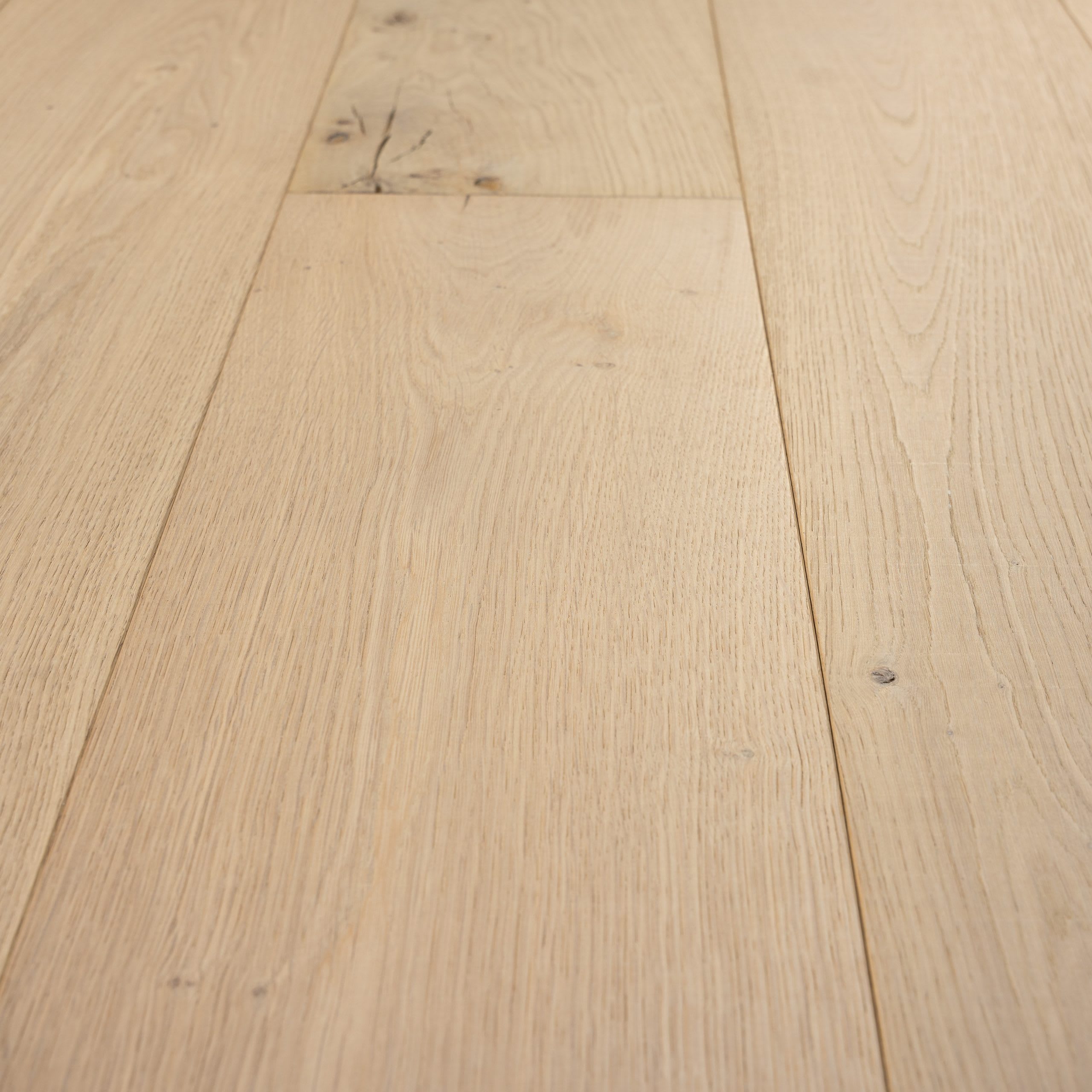 Doune Rustic Oak Brushed & Matt Lacquered Hardwood Engineered Wood Flooring - Image 2
