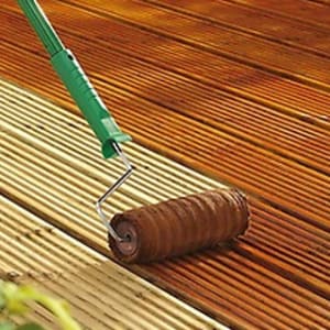 Applying Exterior Decking Oils to a wood deck