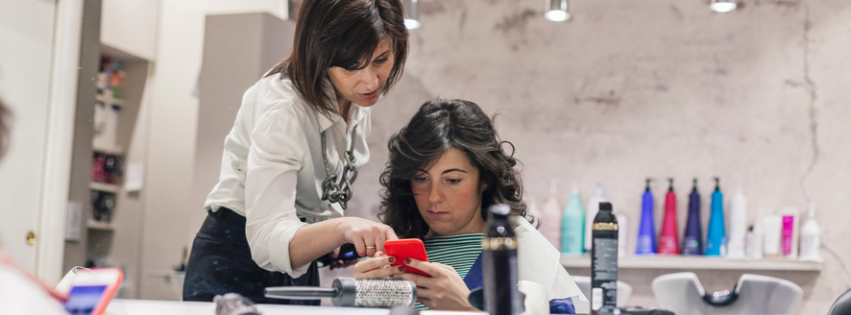 📱 Cómo tratar y fidelizar al cliente superinformado en tu salón