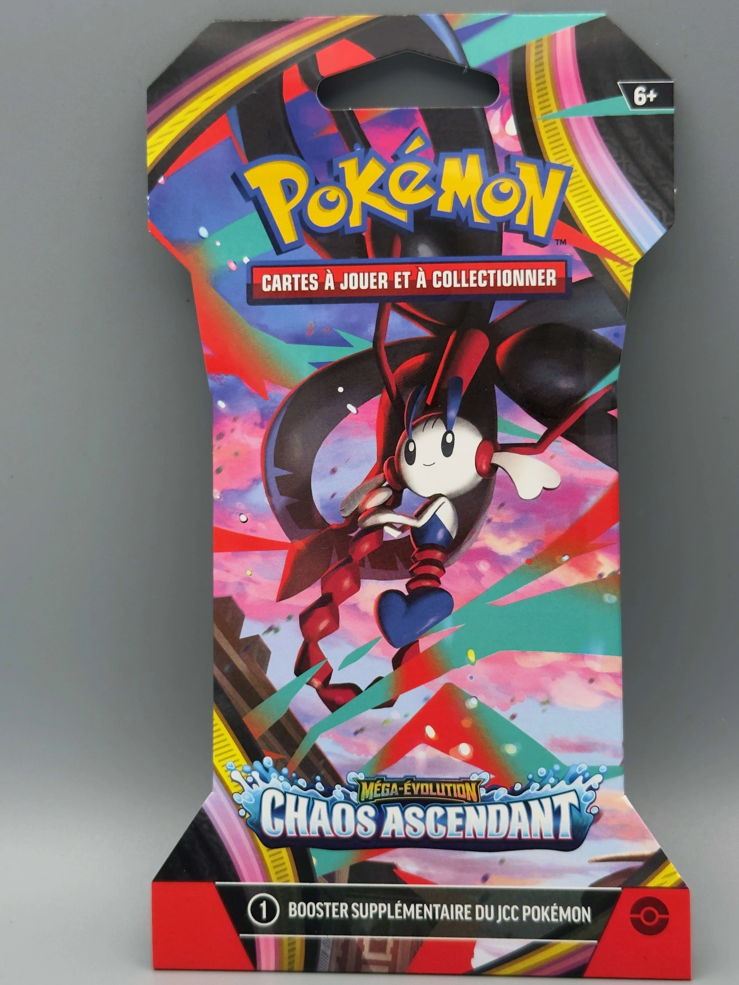 Booster blister Chaos Ascendant, illustration de Manaphy