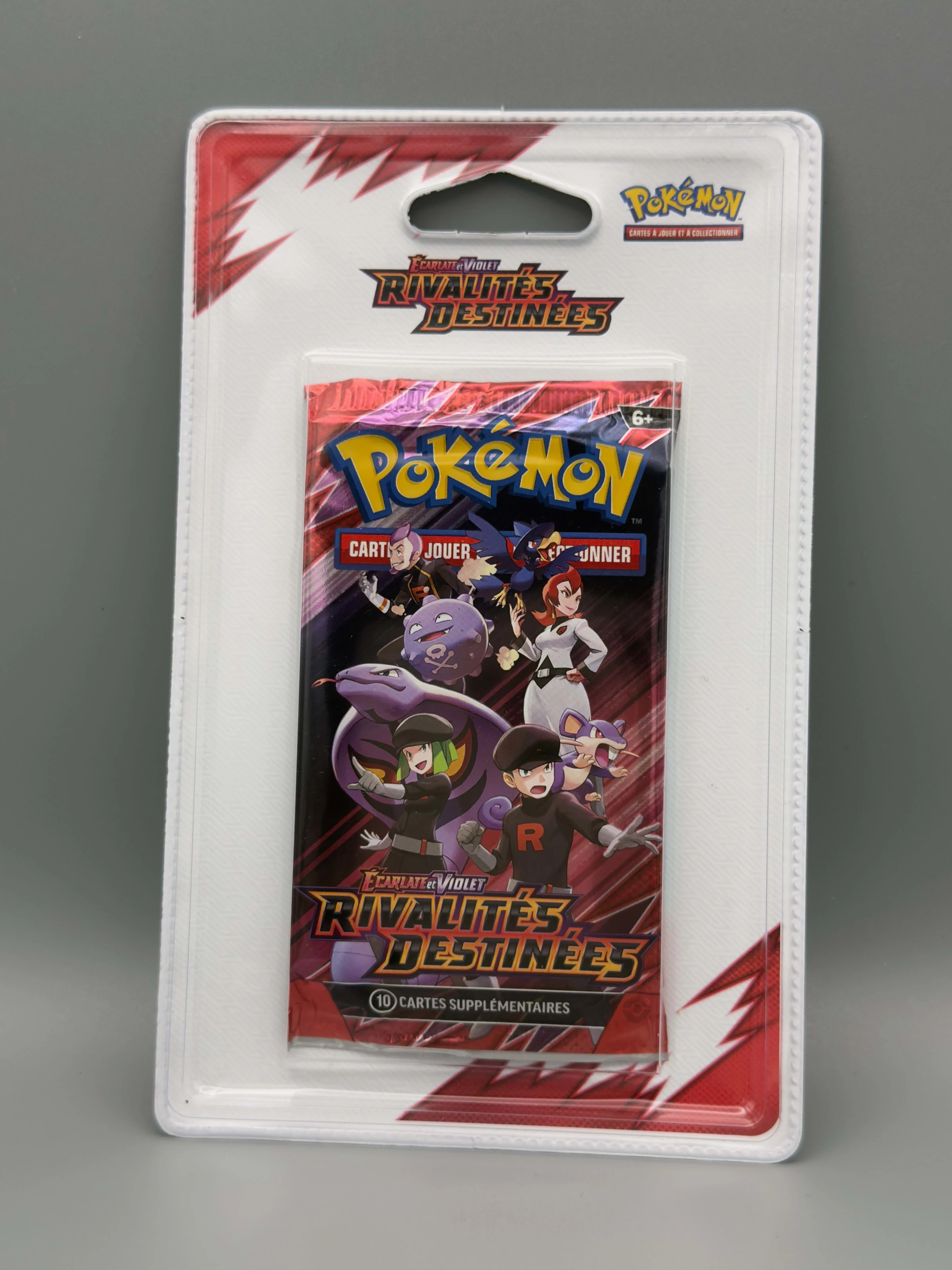 Booster blister Rivalités Destinées, illustration de la Team Rocket