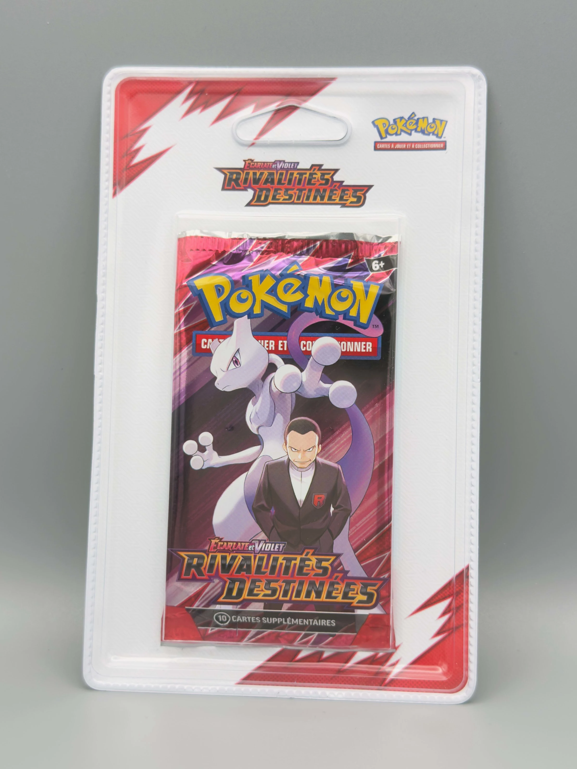 Booster blister Rivalités Destinées, illustration de Giovanni & Mewtwo